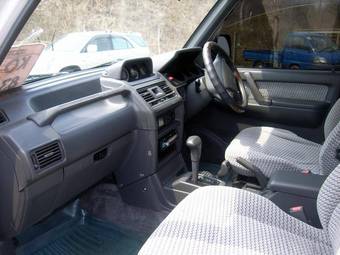 1996 Mitsubishi Pajero Photos