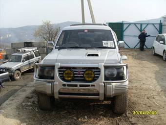 1996 Mitsubishi Pajero Photos