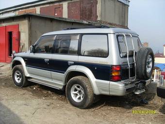 1996 Mitsubishi Pajero Pictures