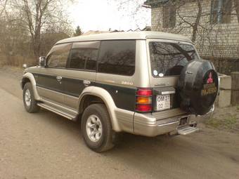 1996 Mitsubishi Pajero Photos