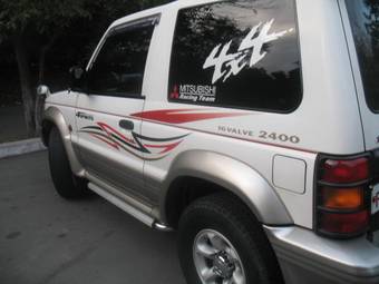 1996 Mitsubishi Pajero Photos