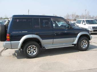 1996 Mitsubishi Pajero Pictures