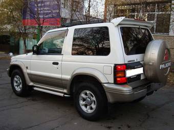 1996 Mitsubishi Pajero Photos