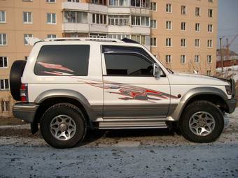 1996 Mitsubishi Pajero Photos