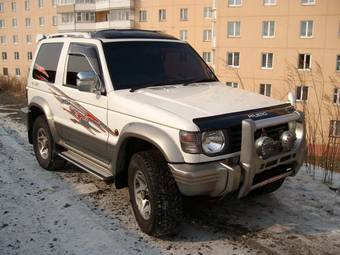 1996 Mitsubishi Pajero Pictures