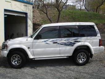 1996 Mitsubishi Pajero Photos