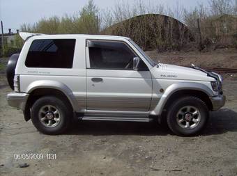 1996 Mitsubishi Pajero Pictures