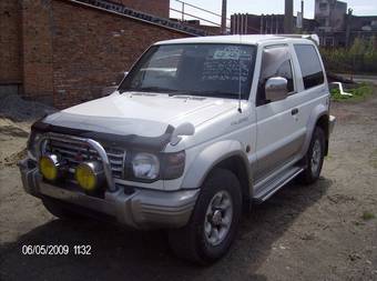 1996 Mitsubishi Pajero Photos