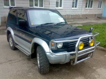 1996 Mitsubishi Pajero Photos