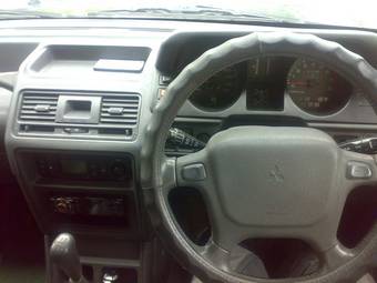 1996 Mitsubishi Pajero Photos