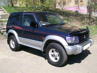 1996 Mitsubishi Pajero Pictures