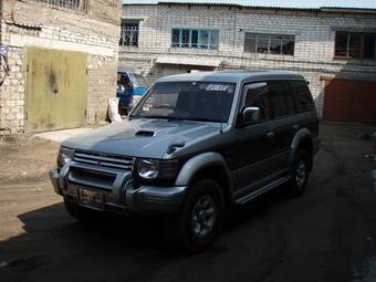 1996 Mitsubishi Pajero Pictures