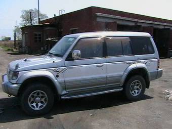 1996 Mitsubishi Pajero Pictures