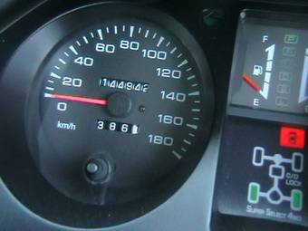 1996 Mitsubishi Pajero Photos
