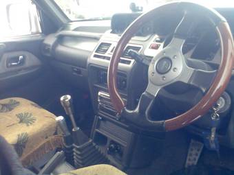 1996 Mitsubishi Pajero Pictures