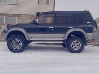 1996 Mitsubishi Pajero Photos