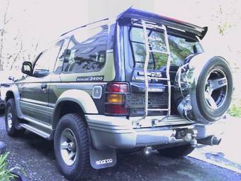 1996 Mitsubishi Pajero Photos