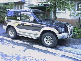 1996 Mitsubishi Pajero Photos