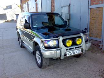 1996 Mitsubishi Pajero Photos