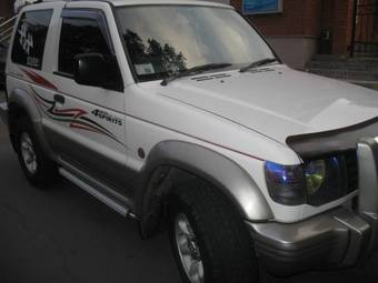 1996 Mitsubishi Pajero Pictures