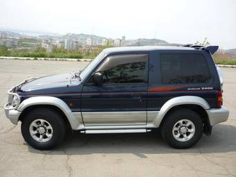 1996 Mitsubishi Pajero Pictures