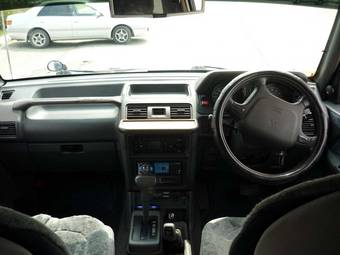 1996 Mitsubishi Pajero Photos