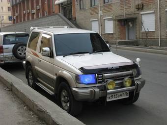 1996 Mitsubishi Pajero Photos