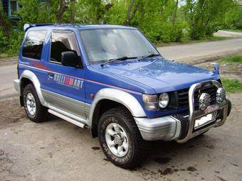 1996 Mitsubishi Pajero Photos