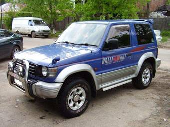 1996 Mitsubishi Pajero Pictures
