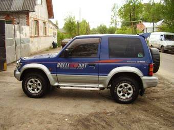 1996 Mitsubishi Pajero Photos