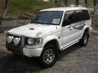 1996 Mitsubishi Pajero Photos