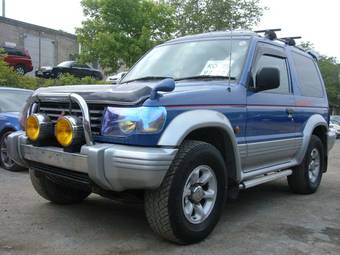 1996 Mitsubishi Pajero Pictures