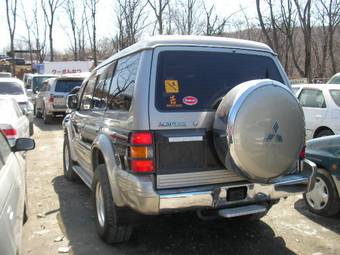 1996 Mitsubishi Pajero Pictures