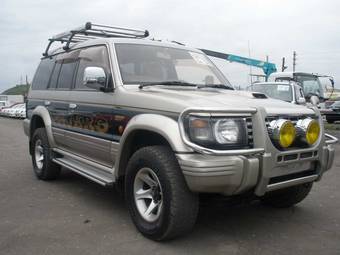 1996 Mitsubishi Pajero Photos