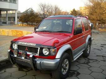 1996 Mitsubishi Pajero Photos