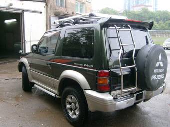 1996 Mitsubishi Pajero Photos