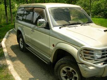 1996 Mitsubishi Pajero Pictures