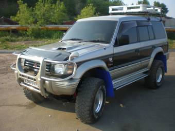 1996 Mitsubishi Pajero Photos