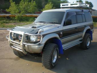 1996 Mitsubishi Pajero Photos