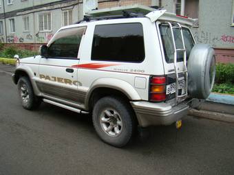 1996 Mitsubishi Pajero Photos