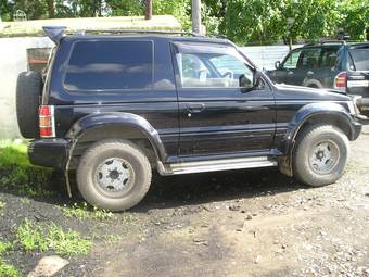 1996 Mitsubishi Pajero Pictures