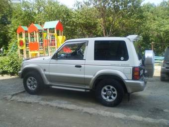 1996 Mitsubishi Pajero Pictures