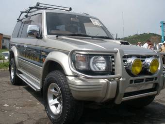 1996 Mitsubishi Pajero Photos