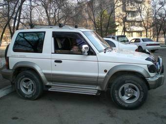 1996 Mitsubishi Pajero Images