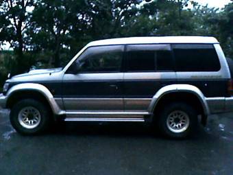 1996 Mitsubishi Pajero Pictures