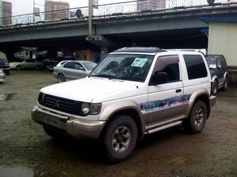 1996 Mitsubishi Pajero Pictures