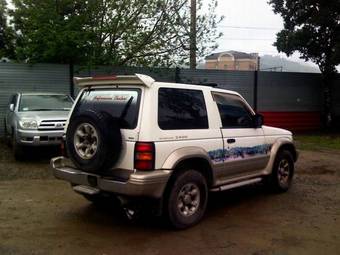 1996 Mitsubishi Pajero Photos