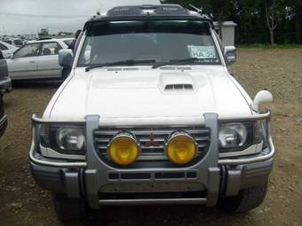 1996 Mitsubishi Pajero Pictures