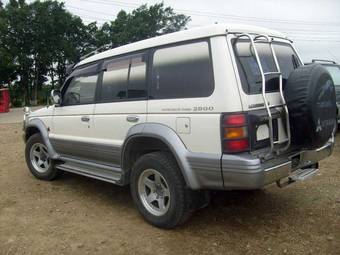 1996 Mitsubishi Pajero Pictures