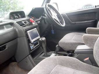 1996 Mitsubishi Pajero Photos